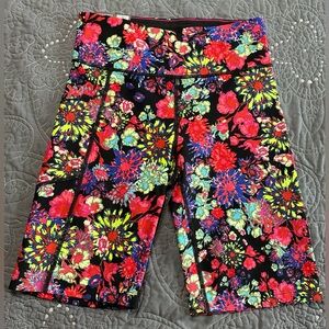 Calvin Klein Women’s Black Floral Print Bike Shorts NWT Size Small